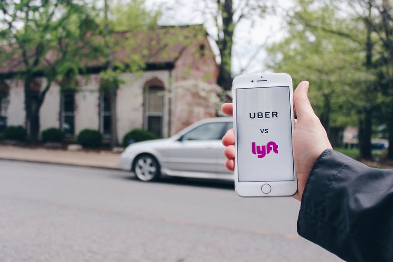 Lyft, czy Uber? W USA ten pierwszy zaczyna wygrywać