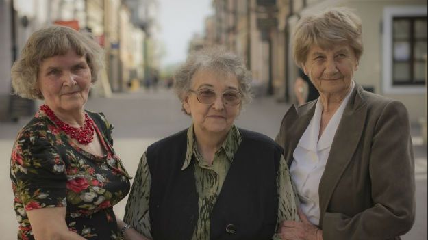 Janina Kalinowska, Teresa Radziszewska i Zofia Szwal ze Stowarzyszenia Upamiętnienia Polaków Pomordowanych na Wołyniu