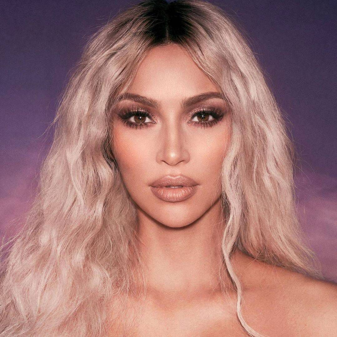 Kim Kardashian w blond włosach