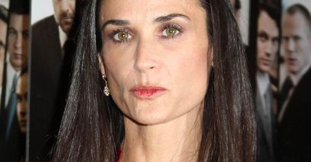 Demi Moore szuka pomocy