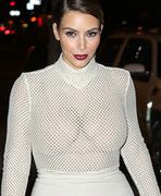 Kim Kardashian znów chwali się biustem