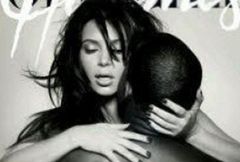 Kim Kardashian pozuje nago w ciąży