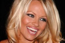 Pamela Anderson broni szympansów
