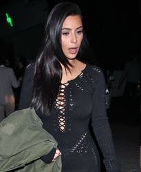 Kim Kardashian: czy ona nosi bieliznę?