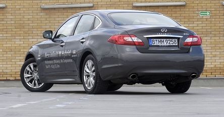 Infiniti M35h: hybrydowy sprinter