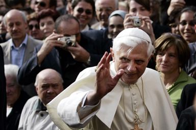Benedykt XVI: świat musi wyzwolić się z wojen i terroryzmu