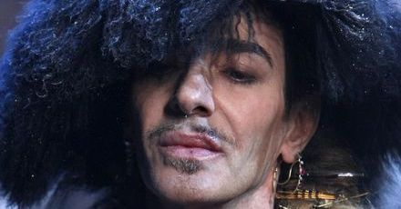 John Galliano zatrzymany za antysemickie inwektywy