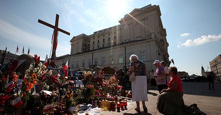 "Najważniejsza dla PiS jest obrona krzyża"