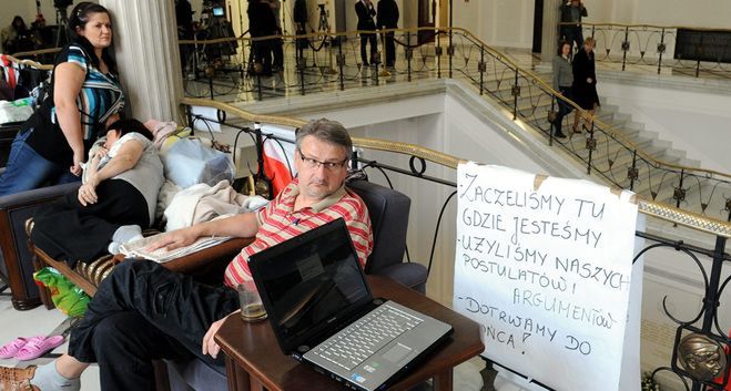 Sejm uchwalił ustawę podwyższającą świadczenia pielęgnacyjne