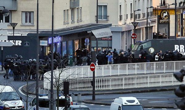 Terrorysta ze sklepu w Paryżu pomógł policji. Źle odłożył słuchawkę od telefonu