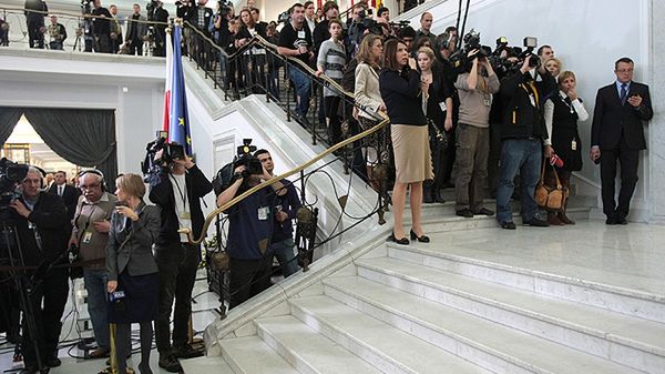 Dziennikarze w przerwie pierwszego posiedzenia sejmu VII kadencji