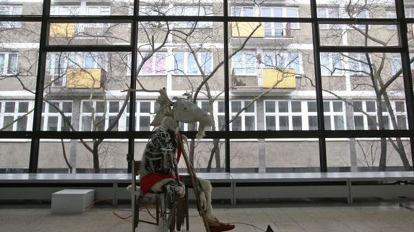 Praca Pawła Althamera "Koziołek Matołek" w Muzeum Sztuki Nowoczesnej w Warszawie