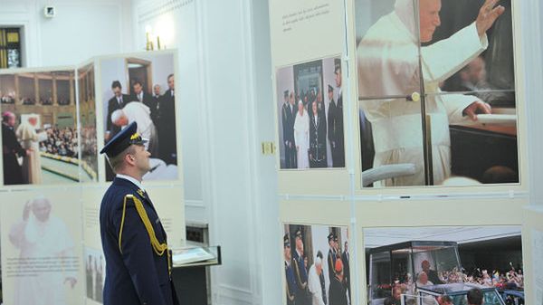 Wystawa w Sejmie pt. "Ale nam się wydarzyło! Wizyta ojca świętego Jana Pawła II w Sejmie i Senacie - 11 czerwca 1999"
