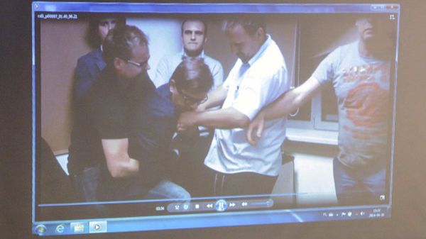 Prezentacja fragmentu filmu z działań prokuratury  w redakcji tygodnika "Wprost"