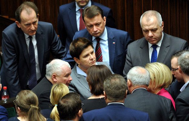Polacy chcą dwóch kadencji, ale bardziej dla posłów niż samorządowców. Sondaż