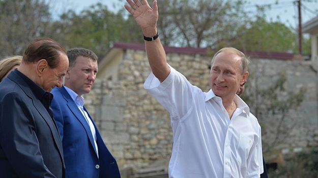 Władimir Putin podczas niedawnej wizyty na Krymie razem z byłem premierem Włoch Silvio Berlusconim