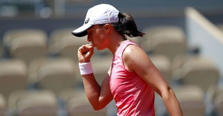 Iga Świątek utrzymała się w czołówce. Spory awans Kamila Majchrzaka.