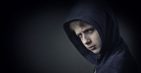 Dziecko do opiekunki: nie przeszkadzaj, bo każę cię zwolnić!