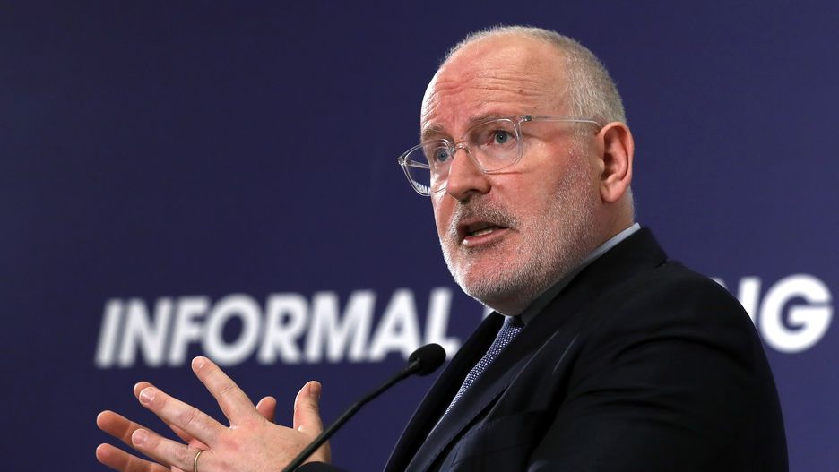 Frans Timmermans podnosił kwestię dyscyplinowania sędziów w lutym 