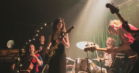 Alfah Femmes pracują nad debiutancką płytą. Posłuchajcie singla "Don't Stop"