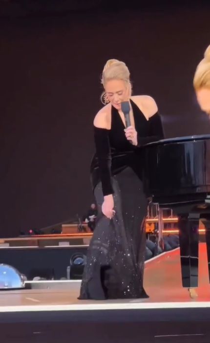 Adele w skarpetkach na koncercie
