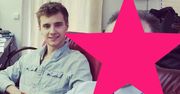 Maciej Musiał pokazał tatę. Towarzyszy mu na planie serialu Rodzinka.pl. Fani zabawnie skomentowali sytuację