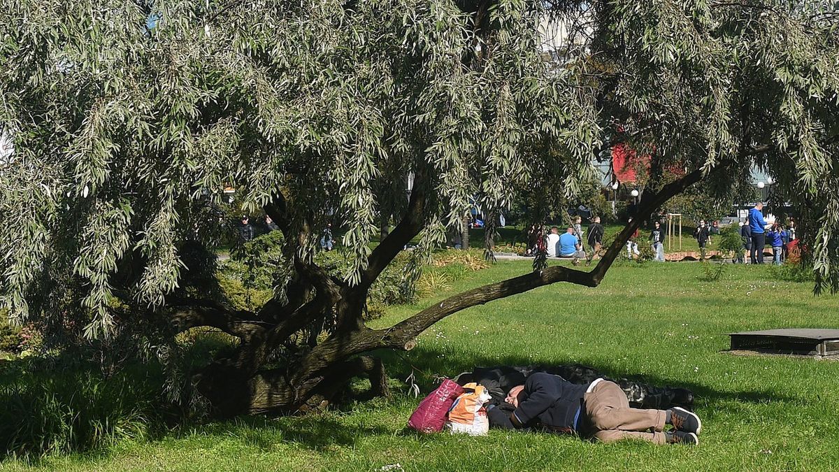 Polak musiał spać w parkach i okradać sklepy, żeby uregulować "dług" u handlarzy ludźmi.
