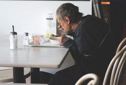 Daj herbatę, podziel się zupą. Nie oceniaj. Odwiedziliśmy warszawską restaurację, która zaprasza bezdomnych na obiady