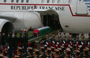 Samolot z ciałem Arafata w drodze do Kairu