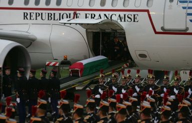 Samolot z ciałem Arafata w drodze do Kairu