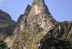 Niesamowita akcja w Tatrach. Wnieśli na plecach sparaliżowaną Anię na Mnicha