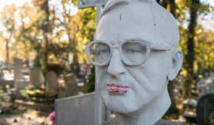Toruń: wandale zniszczyli rzeźbę na nagrobku prof. Lecha Morawskiego