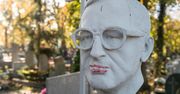 Toruń: wandale zniszczyli rzeźbę na nagrobku prof. Lecha Morawskiego