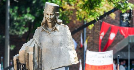 Gdańsk. Zdewastowana tablica z historią "Inki"