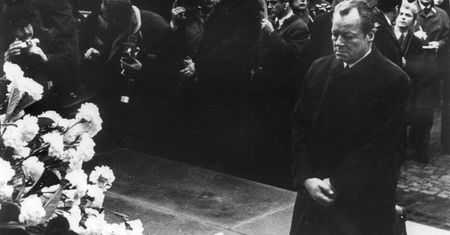 Niemiecki kanclerz uklęknął. Wtedy nastąpił przełom