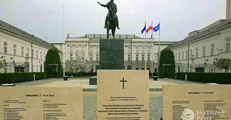 Nie można postawić pomnika smoleńskiego na Krakowskim Przedmieściu? PiS ma już rozwiązanie