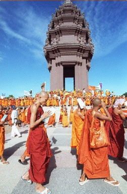 Mnisi buddyjscy nie pozwalają spać sędziemu