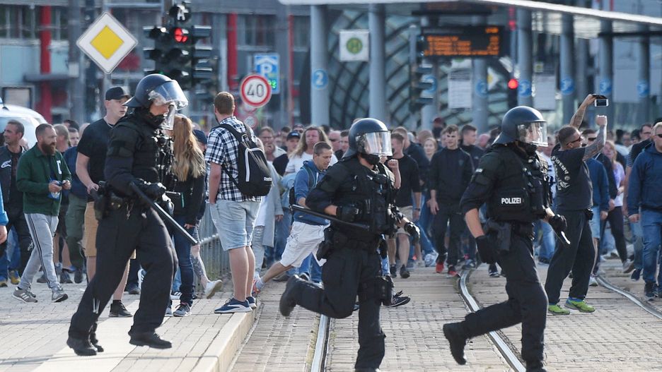 Po zabójstwie w Chemnitz we wschodnich Niemczech wybuchają zamieszki