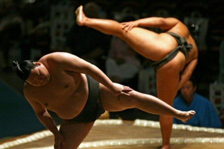 Skandal na turnieju sumo - kobieta na ringu!