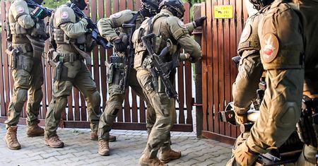 Operacja “Narkokibice”: Policja rozbija gang pseudokibiców Górnika Zabrze