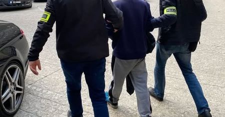 Policja rozbiła grupę wyłudzającą środki z tarczy covidowej – 12 zatrzymanych, w tym szef gangu