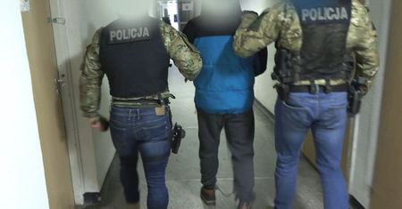 Odpowie za handel ludźmi i zmuszanie do prostytucji