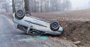 Nietrzeźwy kierowca stracił panowanie nad pojazdem i dachował