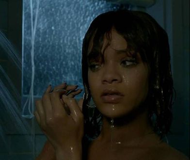 Rihanna odtworzyła słynną scenę z "Psychozy". Dorównała oryginałowi?