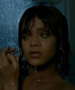 Rihanna odtworzyła słynną scenę z "Psychozy". Dorównała oryginałowi?