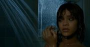 Rihanna odtworzyła słynną scenę z "Psychozy". Dorównała oryginałowi?