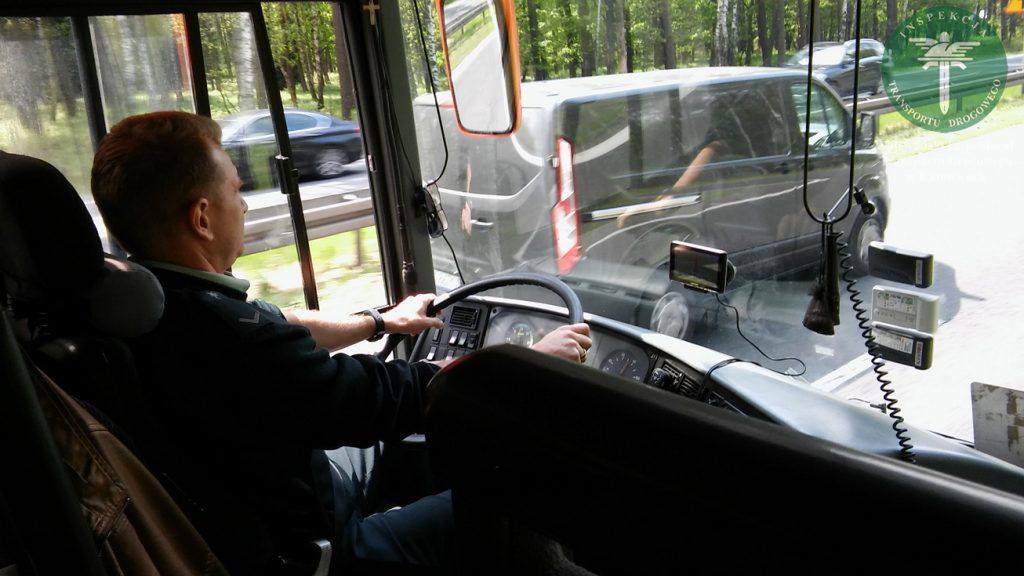 Inspektor ITD wsiadł za kierownicę zastępując kierowcę, który przekroczył czas pracy