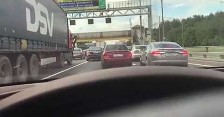 Co się dzieje, gdy dwóch cwaniaków spotka się na drodze?