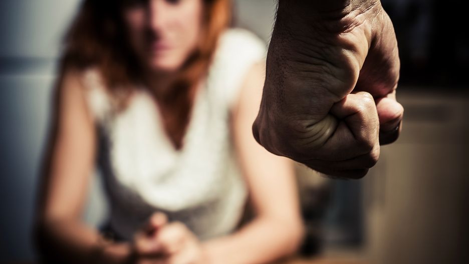 Ropczyce. Ojciec i syn zostali tymczasowo aresztowani za wieloletnie znęcanie się nad swoją żoną i matką