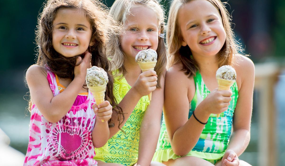 Przepis na lody domowe w rożkach z różnymi smakami